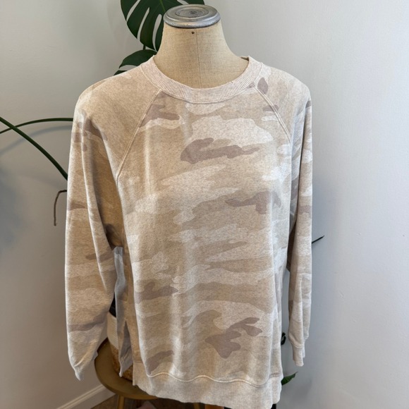 American Eagle Tops - American Eagle Sweatshirt Womens Small Beige Camo Soft‎ Jegging Fit Crewneck